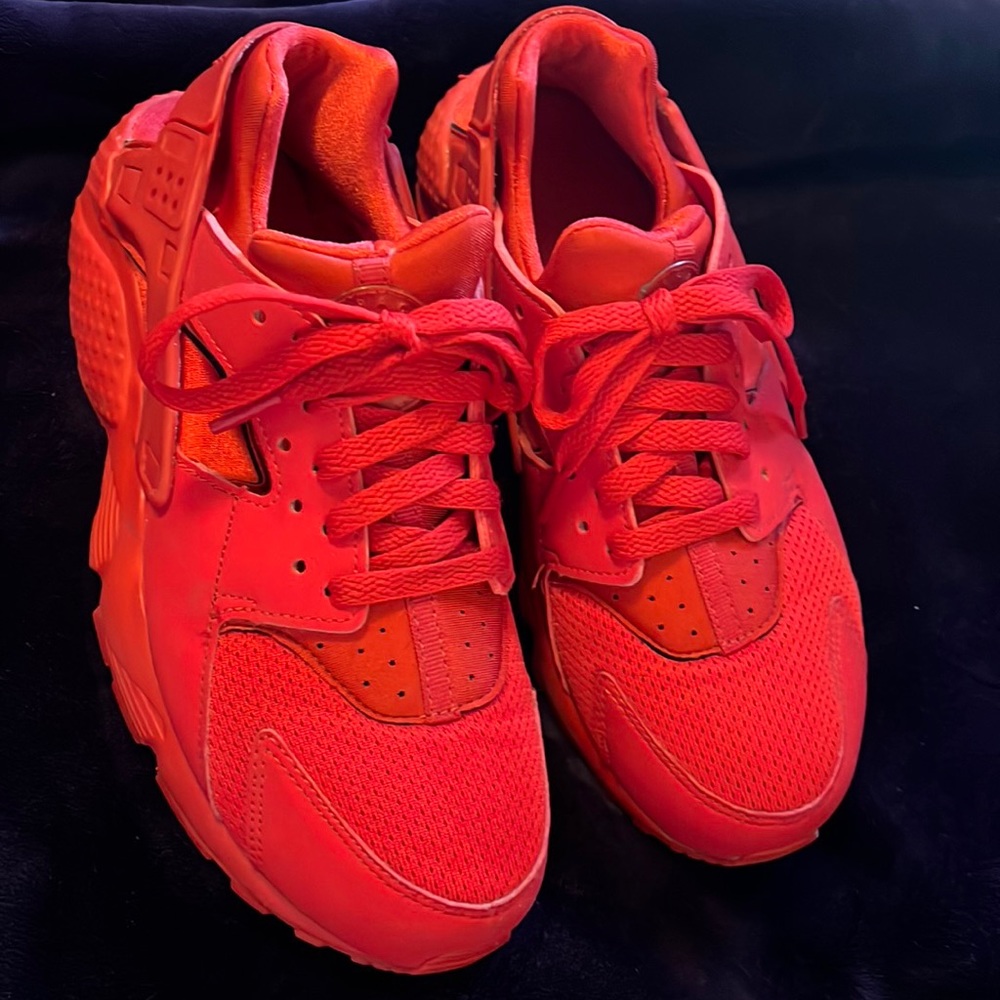 💥Red Nike Huaraches 💥